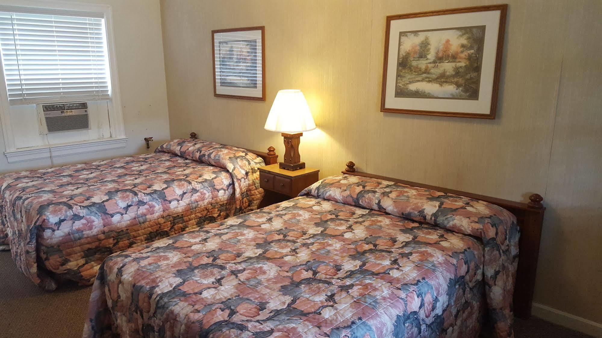 Early American Motel Aurora Extérieur photo